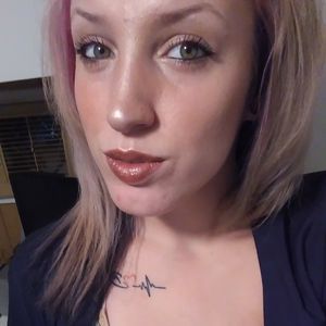 Meet your Posher, Becca